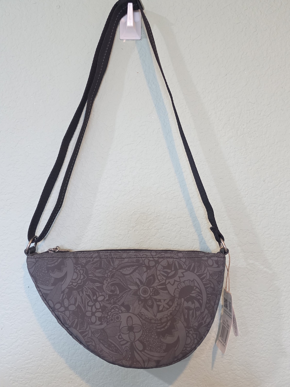 Sakroots Tess Sling Bag Black Gray Floral Batik Crossbody Purse Travel Zip Nwt